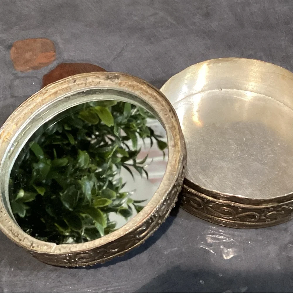 🔵 Vintage - Ornate Silver Plated - Mirrored Lid Trinket Box - Est. 70 years old - Picture 4 of 15